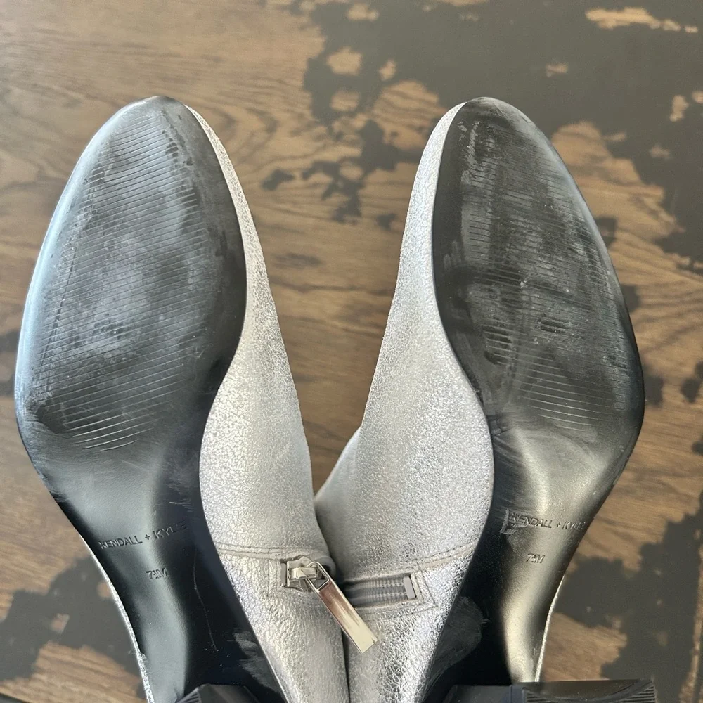 Silver booties. - Picture 4 of 7